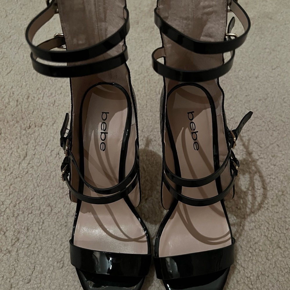 🔥♥️ Black BEBE Croc Embossed Sandals with Patent Leather Straps - Picture 9 of 13
